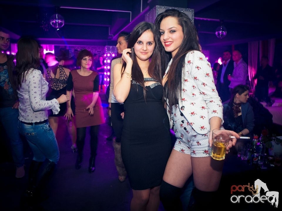 Vineri seara petrecem în Club Life,