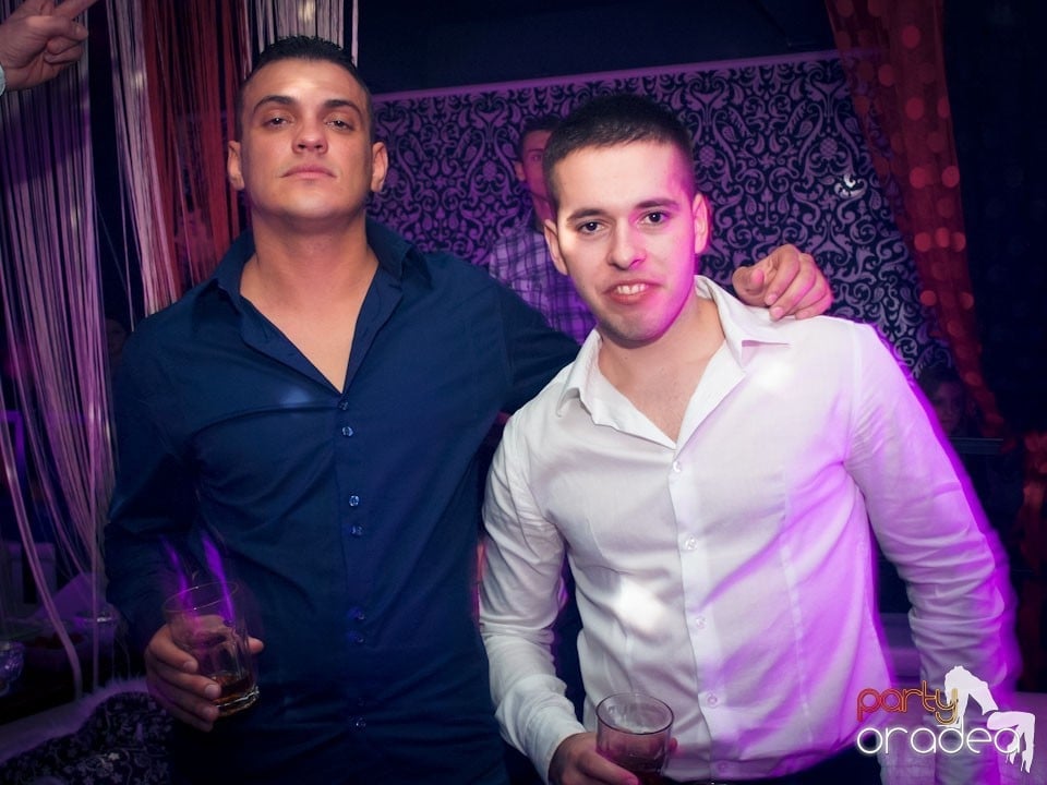 Vineri seara petrecem în Club Life,