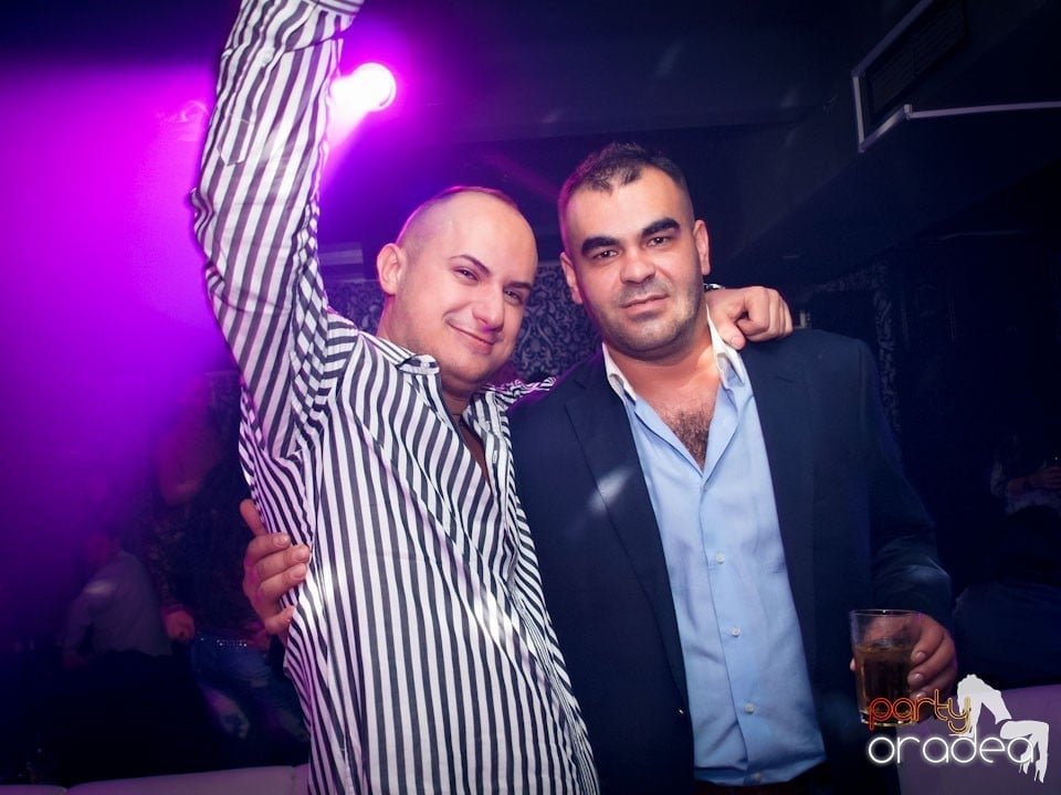 Vineri seara petrecem în Club Life,