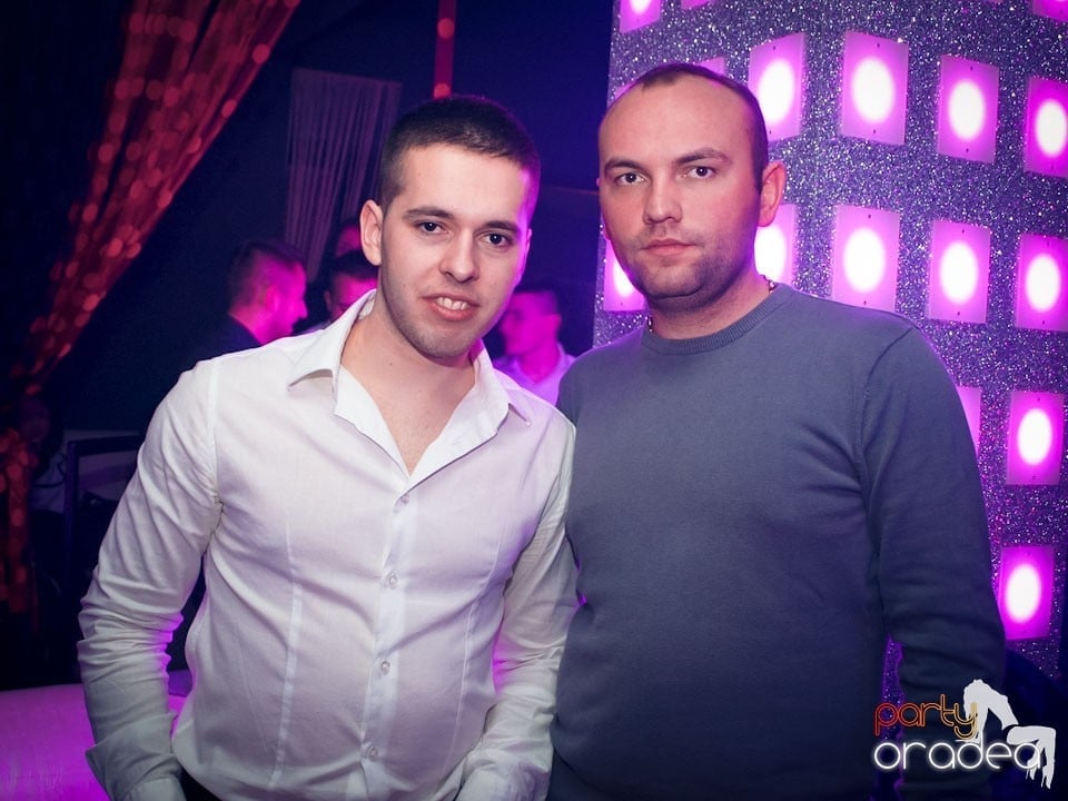 Vineri seara petrecem în Club Life,