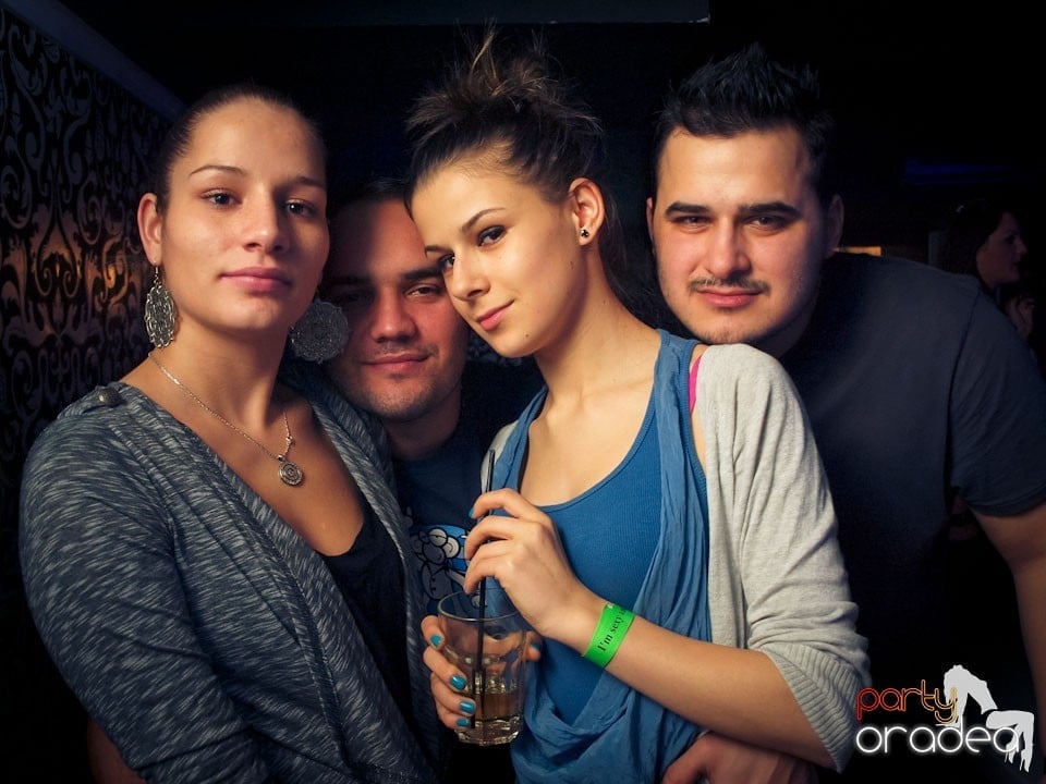 Vineri seara petrecem în Club Life,