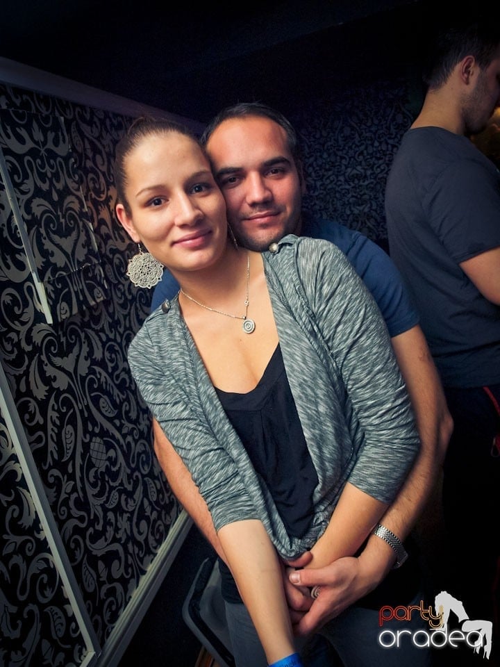Vineri seara petrecem în Club Life,