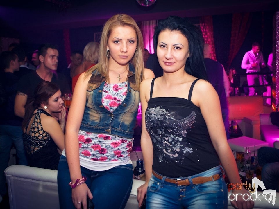 Vineri seara petrecem în Club Life,