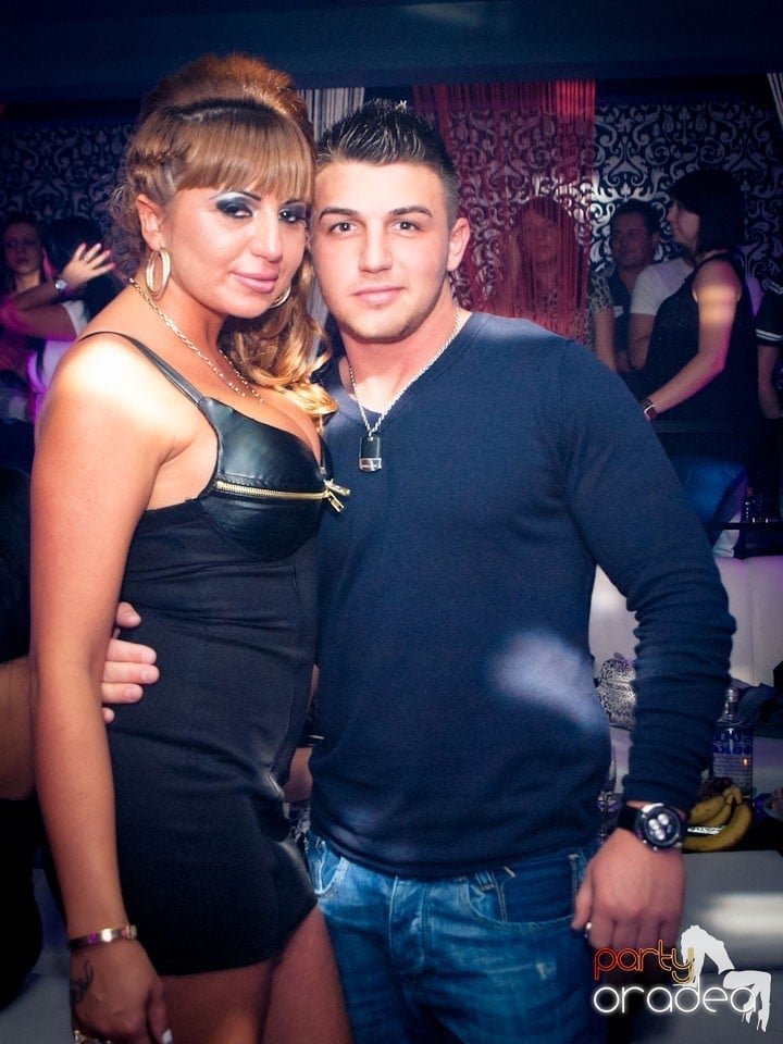 Vineri seara petrecem în Club Life,