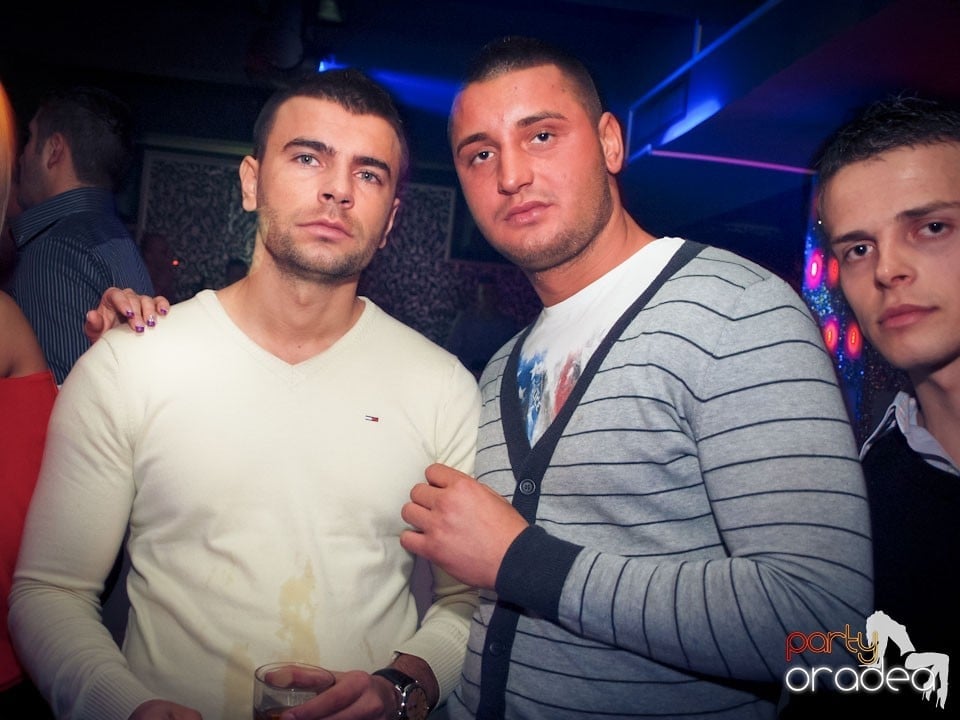 Vineri seara petrecem în Club Life,