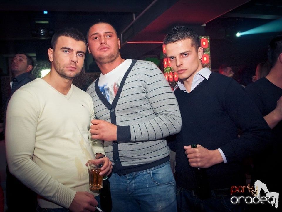 Vineri seara petrecem în Club Life,