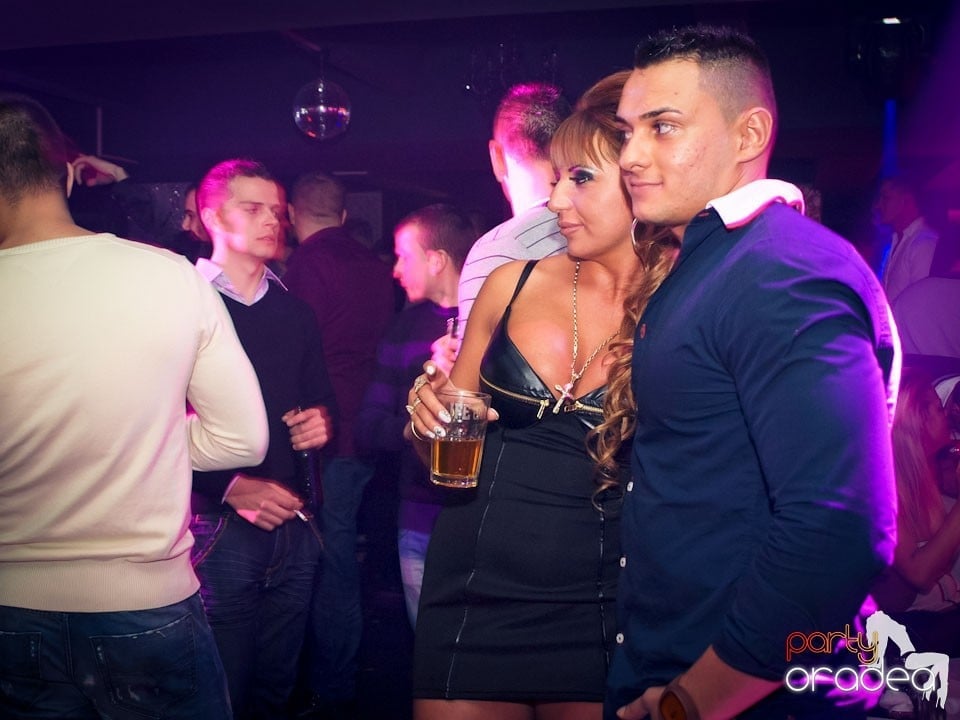 Vineri seara petrecem în Club Life,