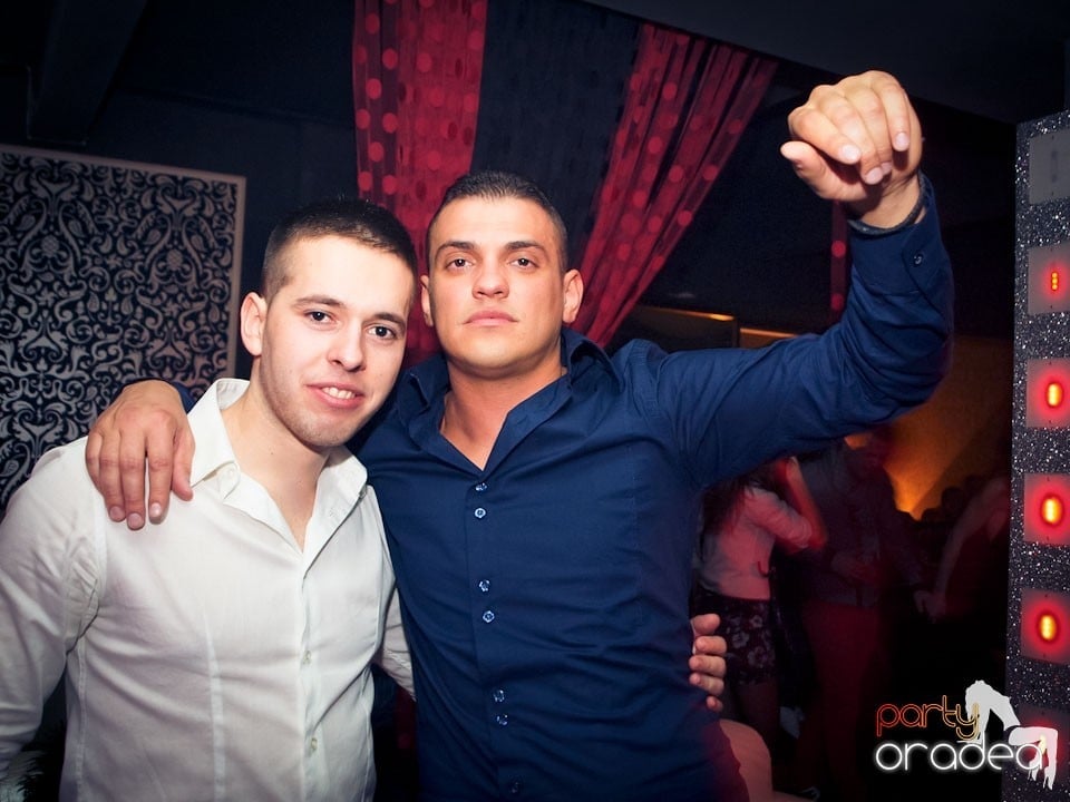Vineri seara petrecem în Club Life,