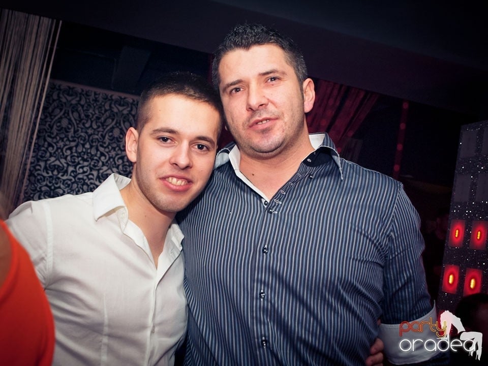 Vineri seara petrecem în Club Life,