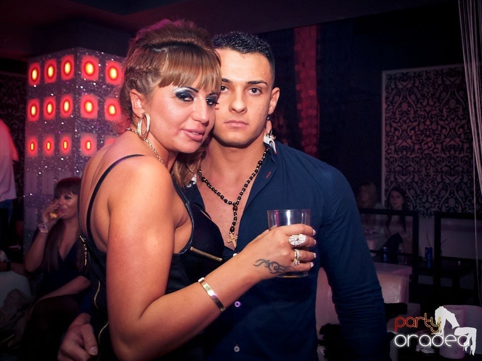 Vineri seara petrecem în Club Life,