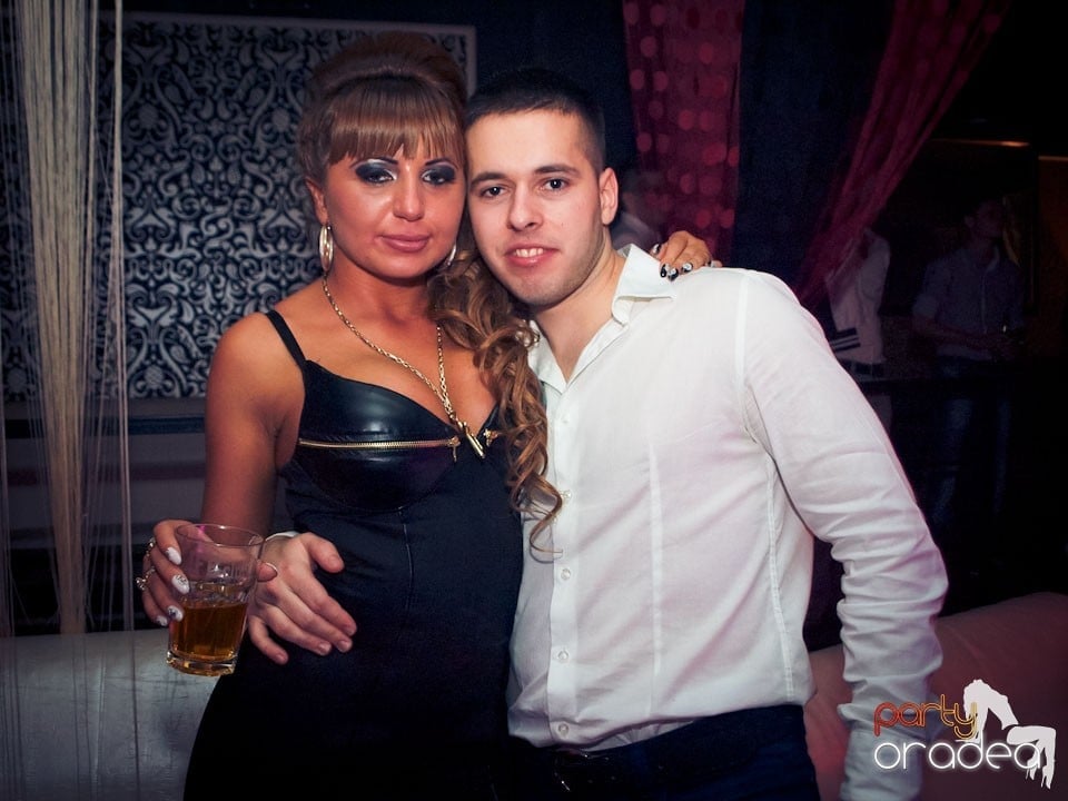 Vineri seara petrecem în Club Life,