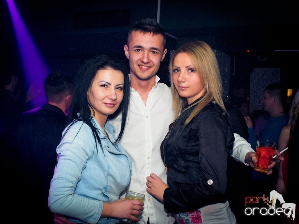 Vineri seara petrecem în Club Life,