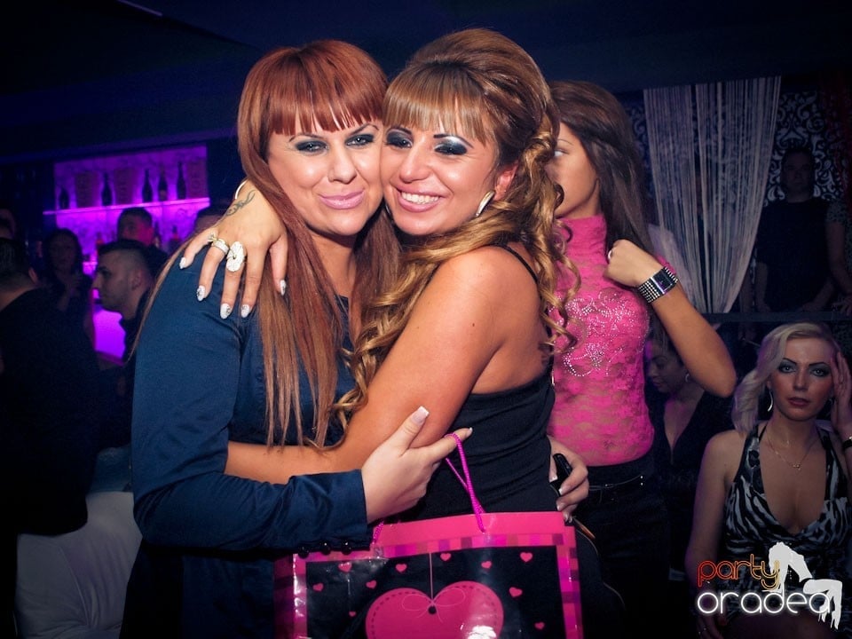 Vineri seara petrecem în Club Life,