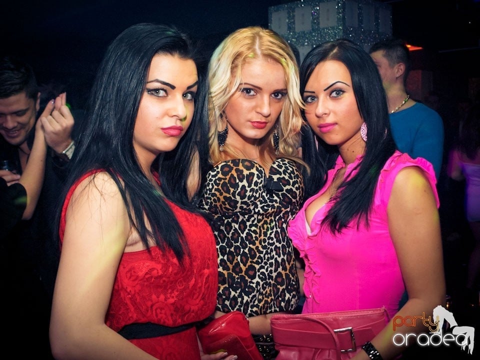 Vineri seara petrecem în Club Life,