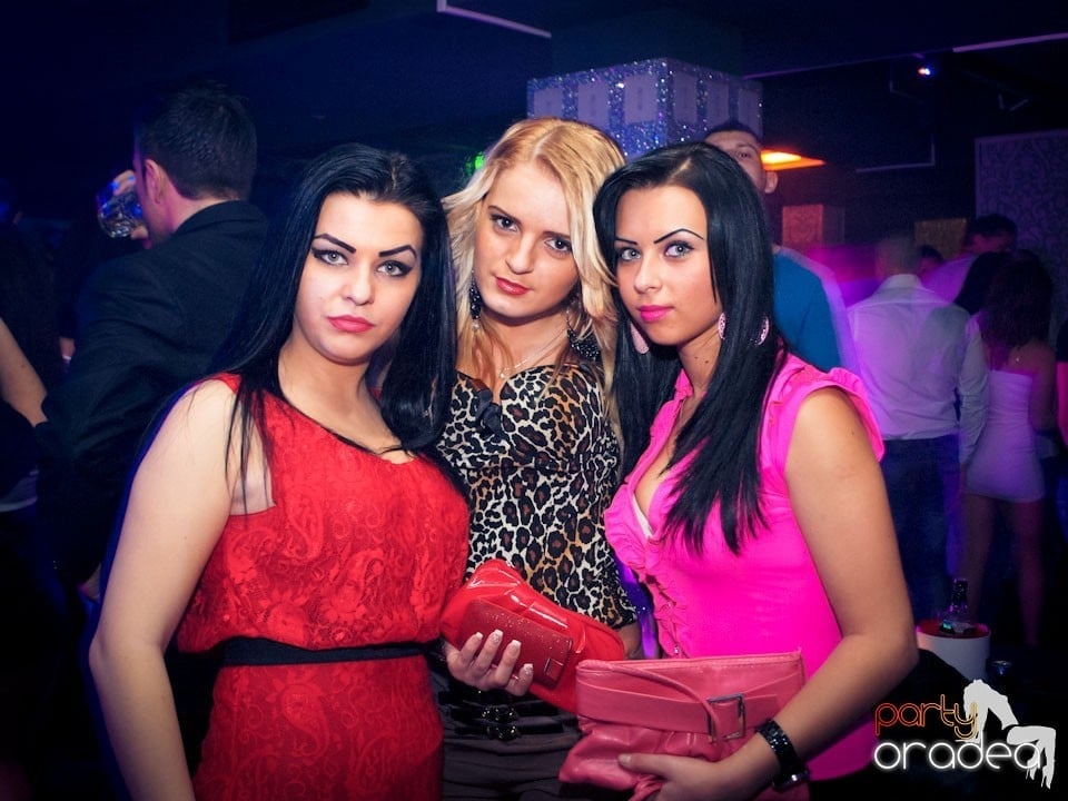Vineri seara petrecem în Club Life,