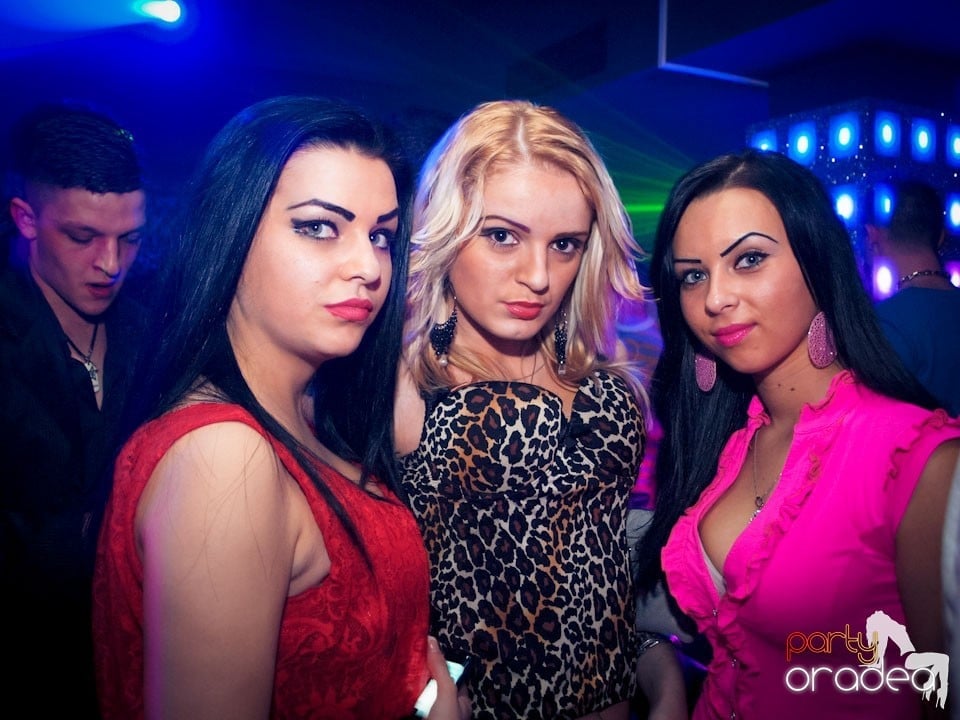 Vineri seara petrecem în Club Life,