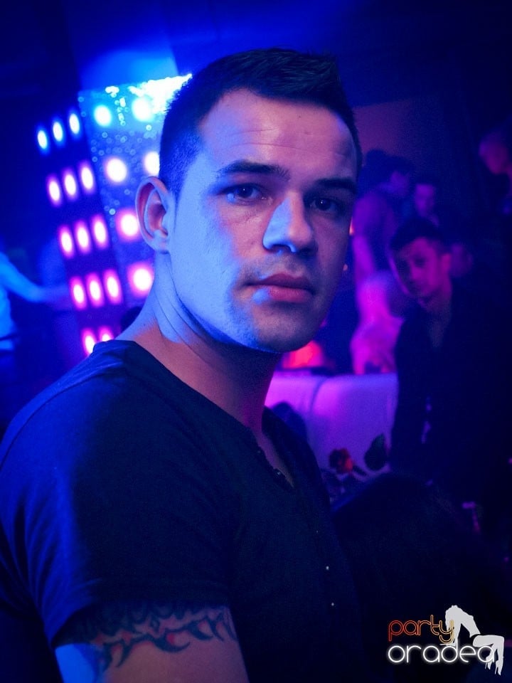Vineri seara petrecem în Club Life,