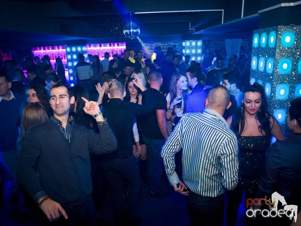 Vineri seara petrecem în Club Life,