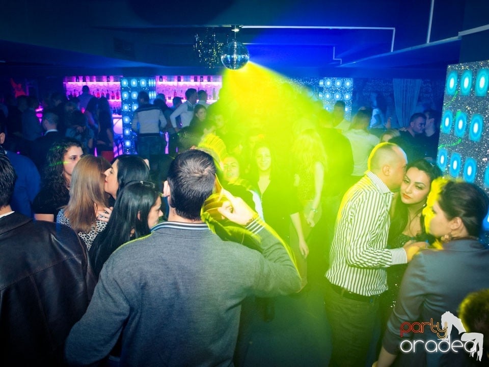 Vineri seara petrecem în Club Life,