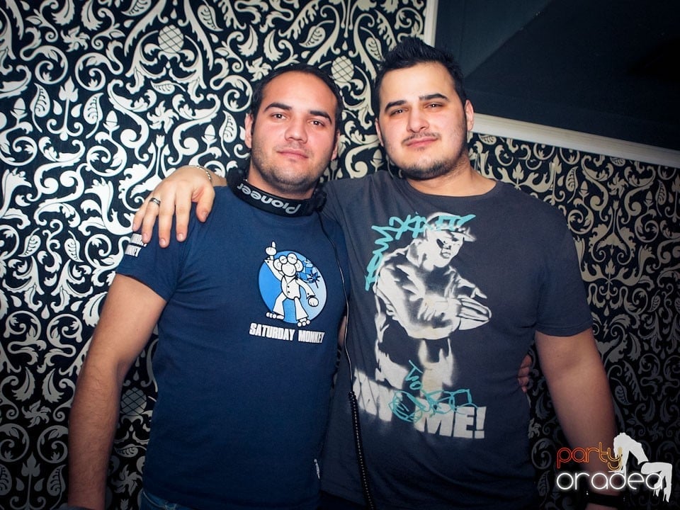 Vineri seara petrecem în Club Life,