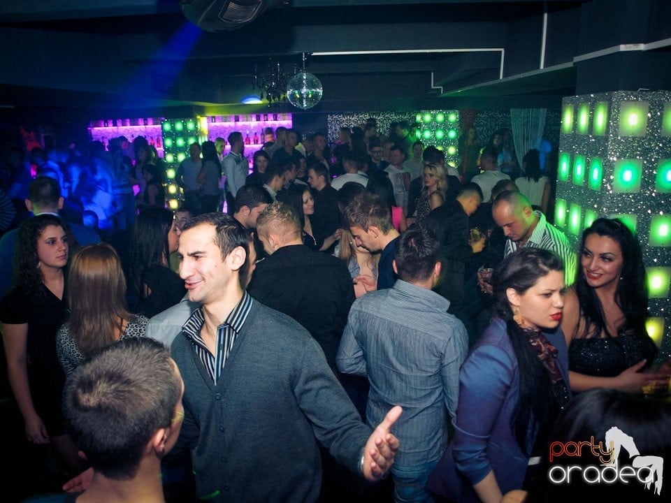 Vineri seara petrecem în Club Life,