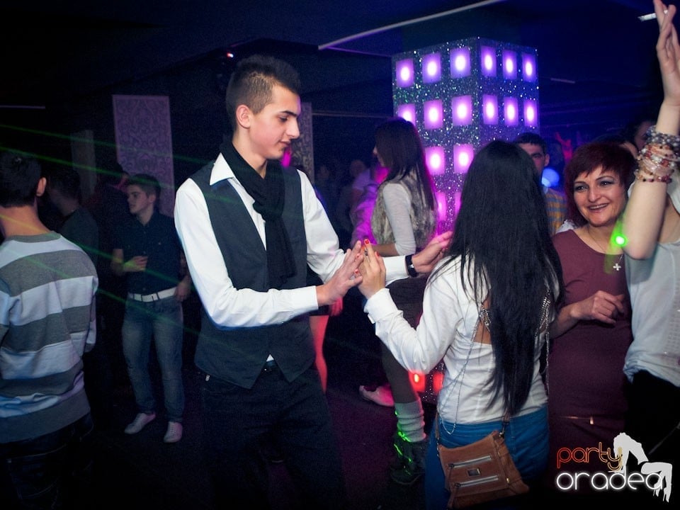 Vineri seara petrecem în Club Life,