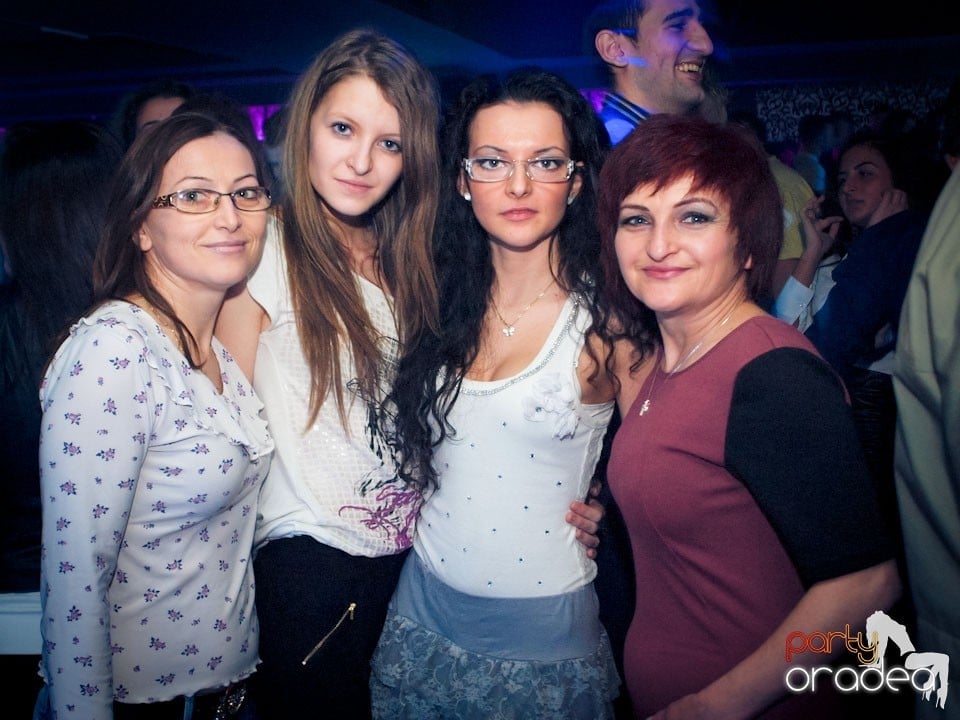 Vineri seara petrecem în Club Life,