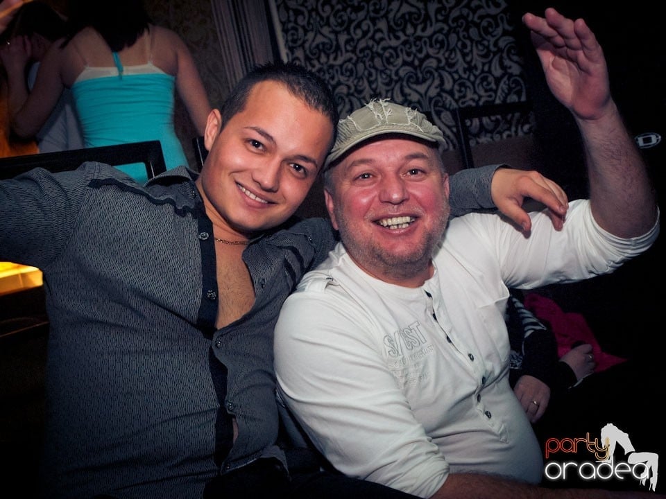 Vineri seara petrecem în Club Life,