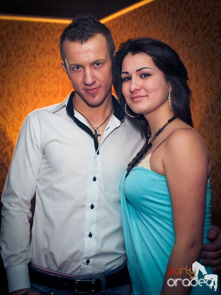 Vineri seara petrecem în Club Life,