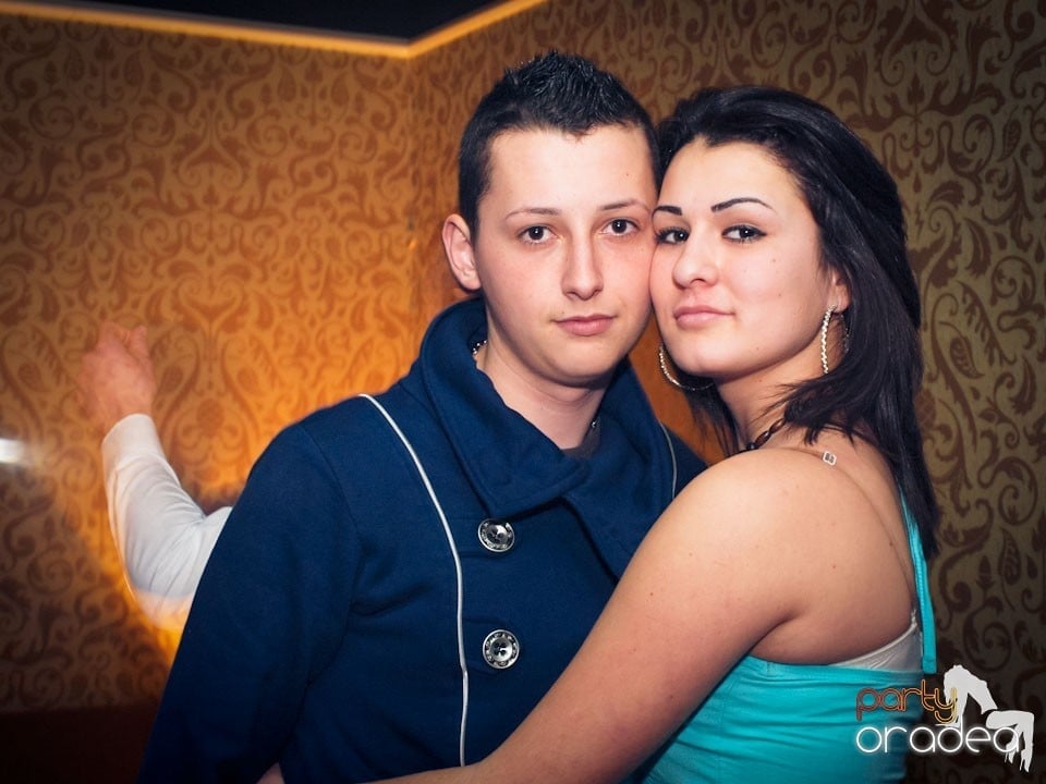 Vineri seara petrecem în Club Life,