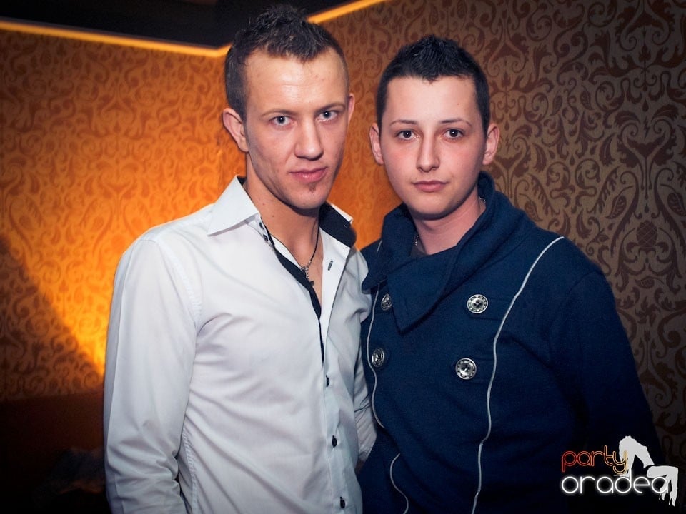 Vineri seara petrecem în Club Life,