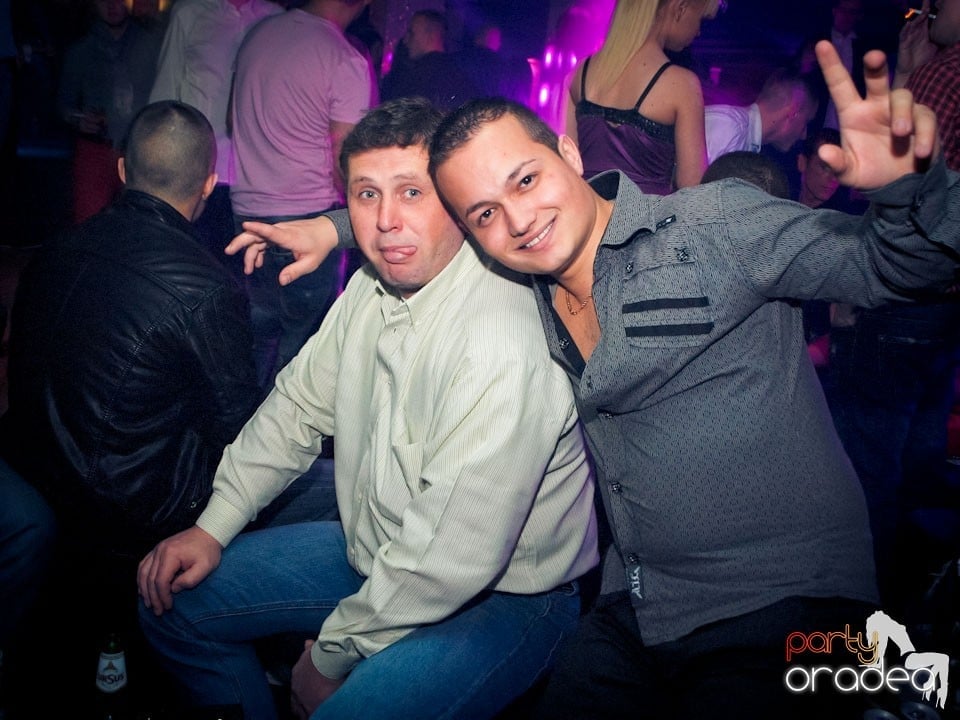 Vineri seara petrecem în Club Life,