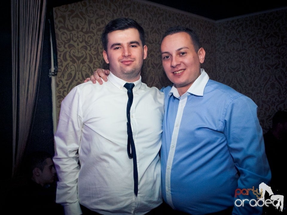 Vineri seara petrecem în Club Life,