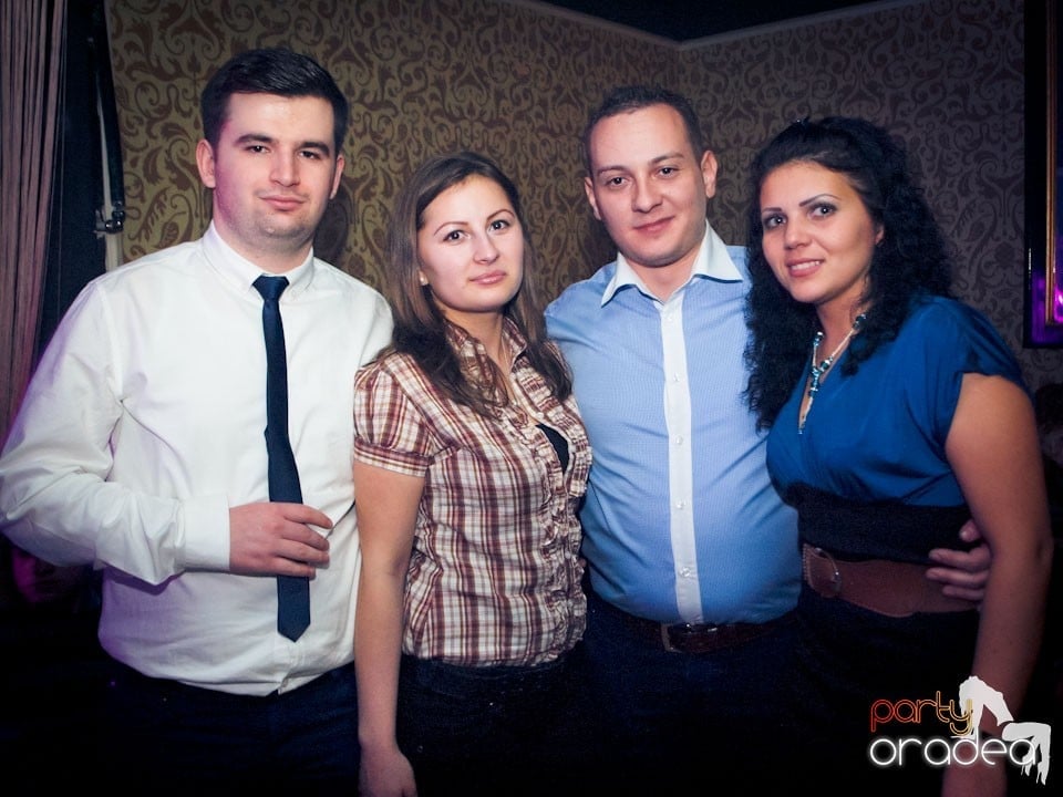 Vineri seara petrecem în Club Life,