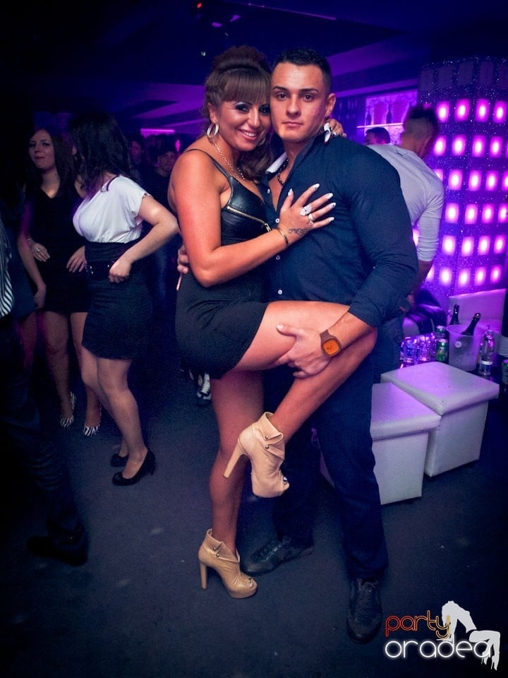 Vineri seara petrecem în Club Life,