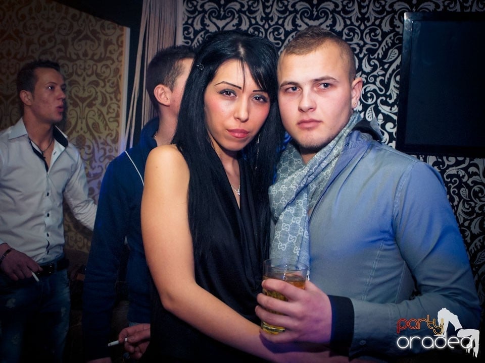 Vineri seara petrecem în Club Life,