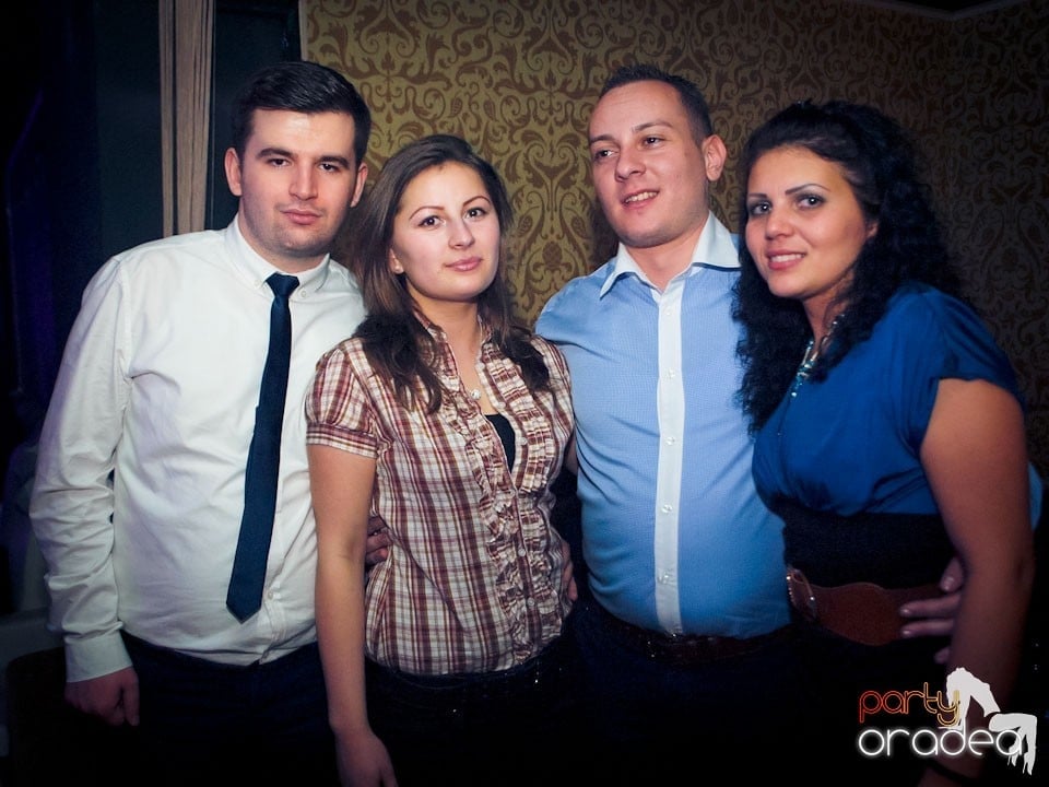 Vineri seara petrecem în Club Life,