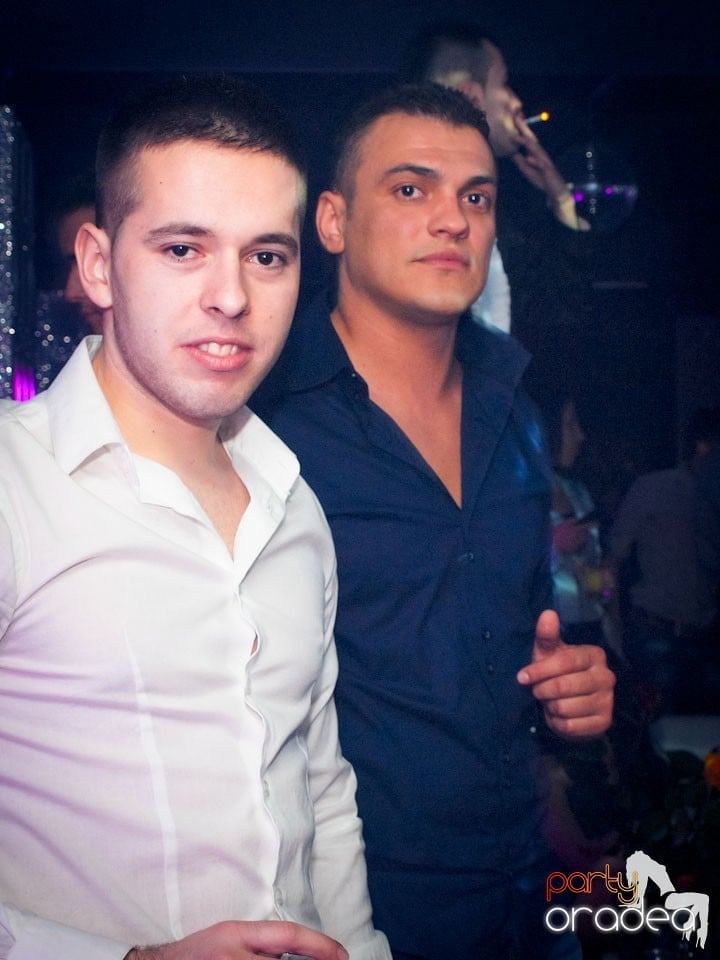 Vineri seara petrecem în Club Life,