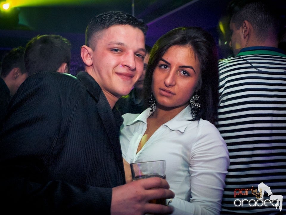 Vineri seara petrecem în Club Life,