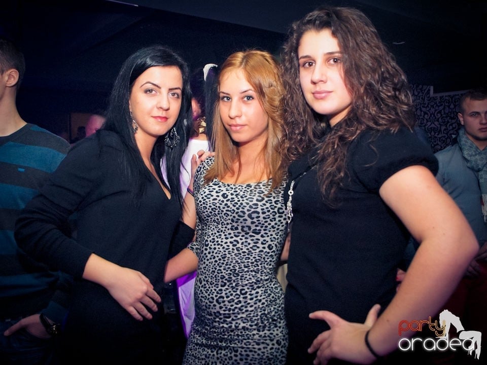 Vineri seara petrecem în Club Life,
