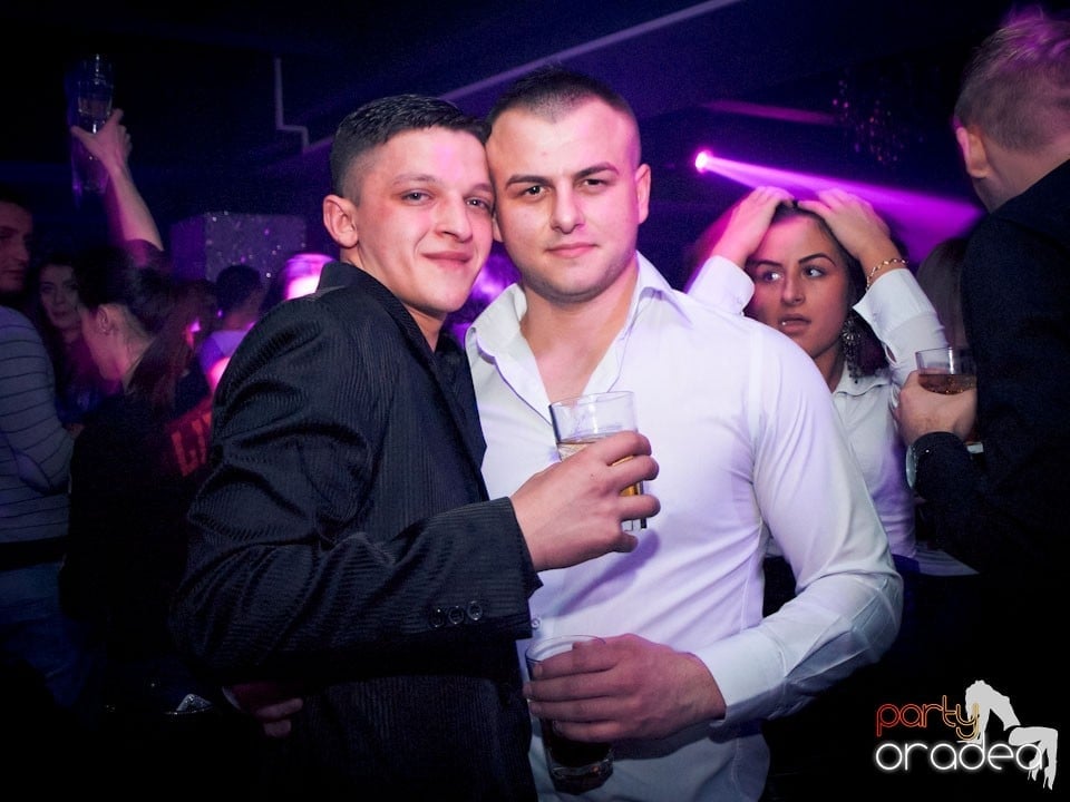 Vineri seara petrecem în Club Life,