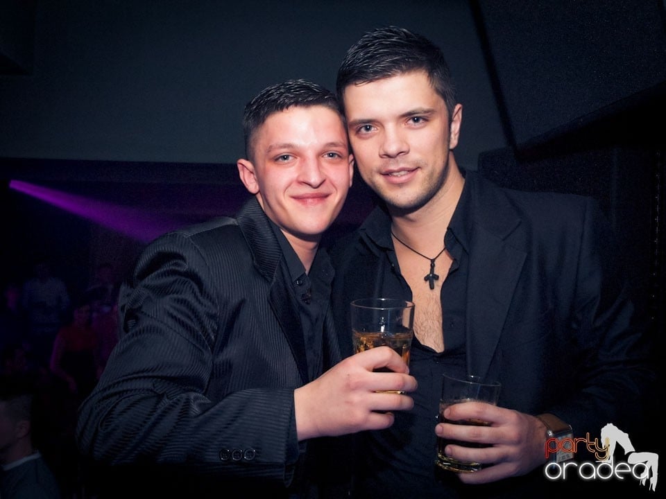 Vineri seara petrecem în Club Life,