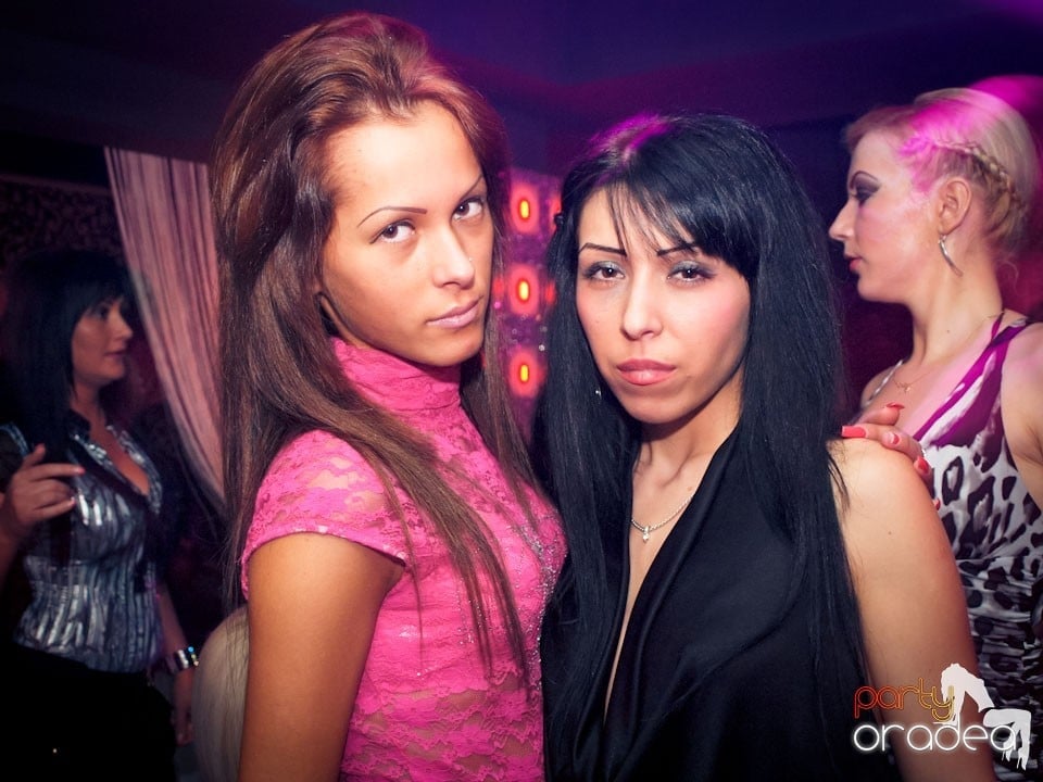Vineri seara petrecem în Club Life,