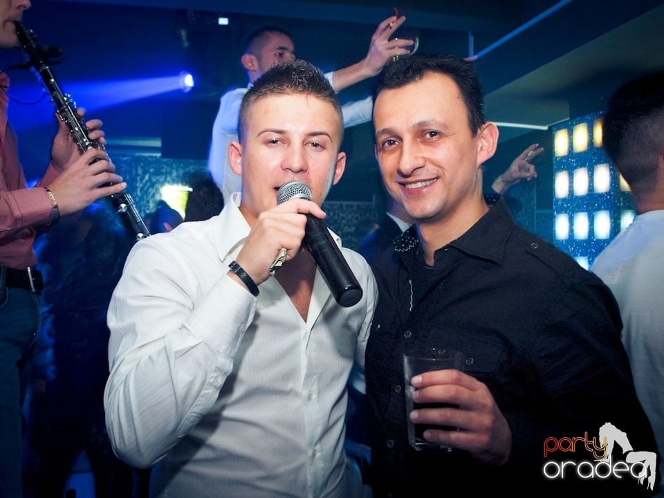 Vineri seara petrecem în Club Life,