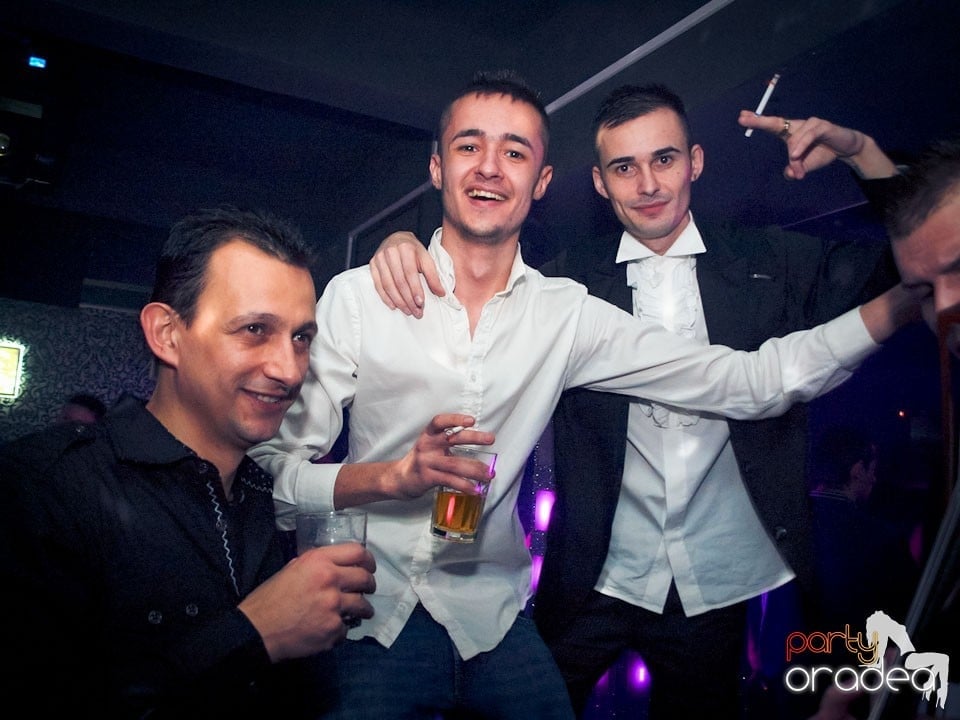 Vineri seara petrecem în Club Life, 