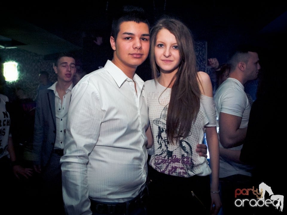 Vineri seara petrecem în Club Life,