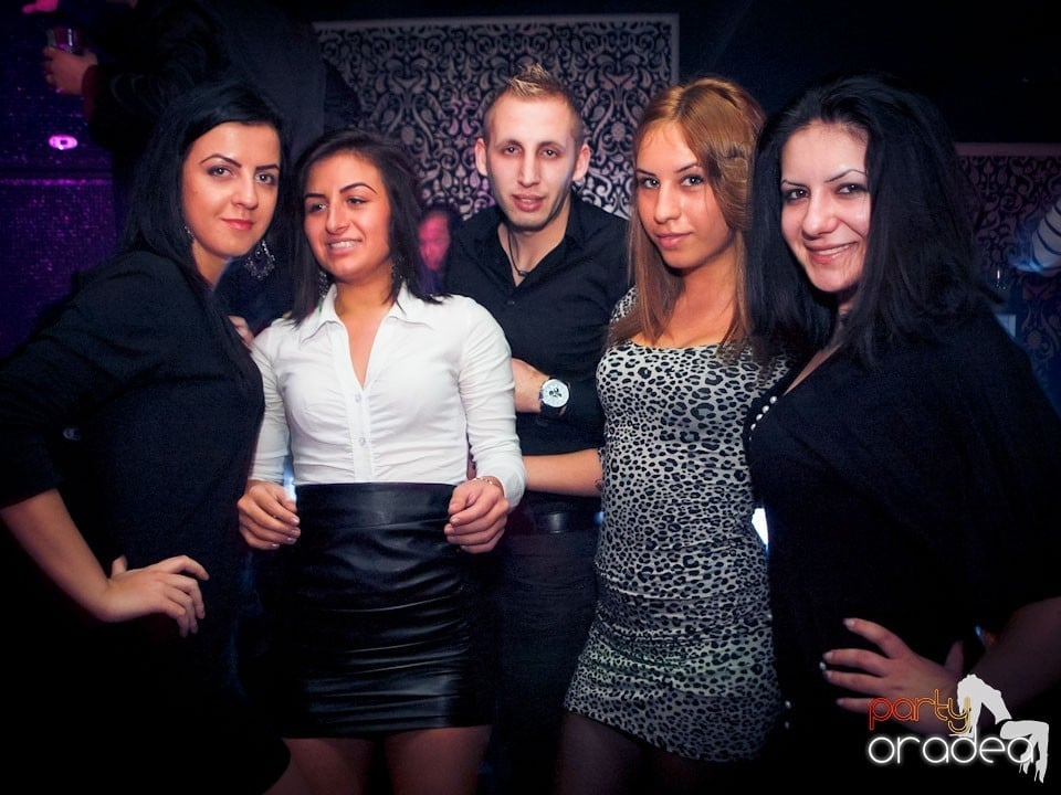 Vineri seara petrecem în Club Life,