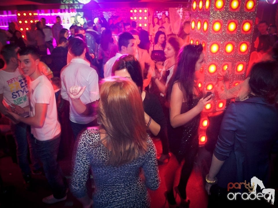 Vineri seara petrecem în Club Life,