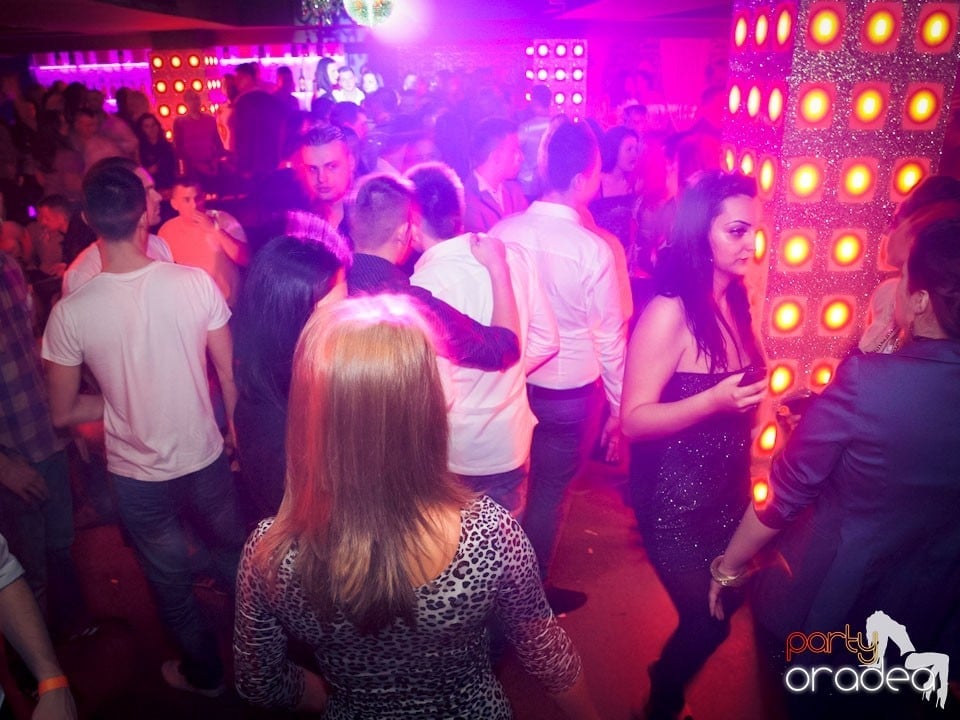 Vineri seara petrecem în Club Life,