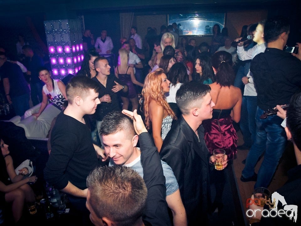 Vineri seara petrecem în Club Life,